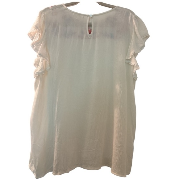 COCO KELLY top, white crinkle fabric and floral embroidery, flutter sleeves. - Picture 2 of 6